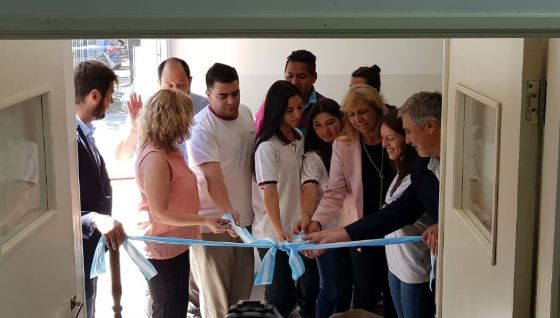 FODEMEEP's tweet photo. #ProgramaAurora
GENERAL DEHEZA: El pasado viernes, el ministro de Educación, Walter Grahovac, cortó las cintas de 2 flamantes aulas del IPEA 105 Alfonsina Storni, inauguradas junto al intendente Franco Morra. https://t.co/j2zF5vSFnM