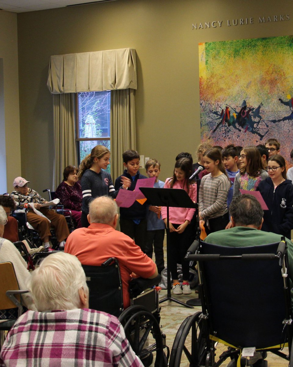 TheRashiSchool's tweet image. Last Friday, our 5th-graders celebrated Kabbalat Shabbat @H_SeniorLife NewBridge on the Charles by singing songs &amp;amp; schmoozing with NewBridge residents who were attending services. #ThisIsRashi #Multigen #Shabbat