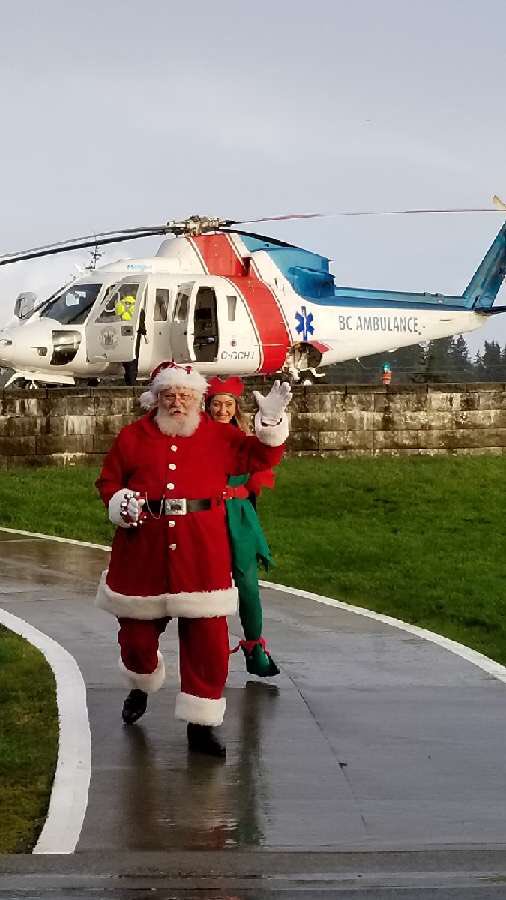 BC_EHS's tweet photo. For Kathryn Reid, an ITT paramedic, and the air ambulance flight crews the annual #SantaFlights are a unique opportunity to interact with their patients under happier, less stressful conditions. 

@Helijet #Paramedic https://t.co/V9zHXmhWCp