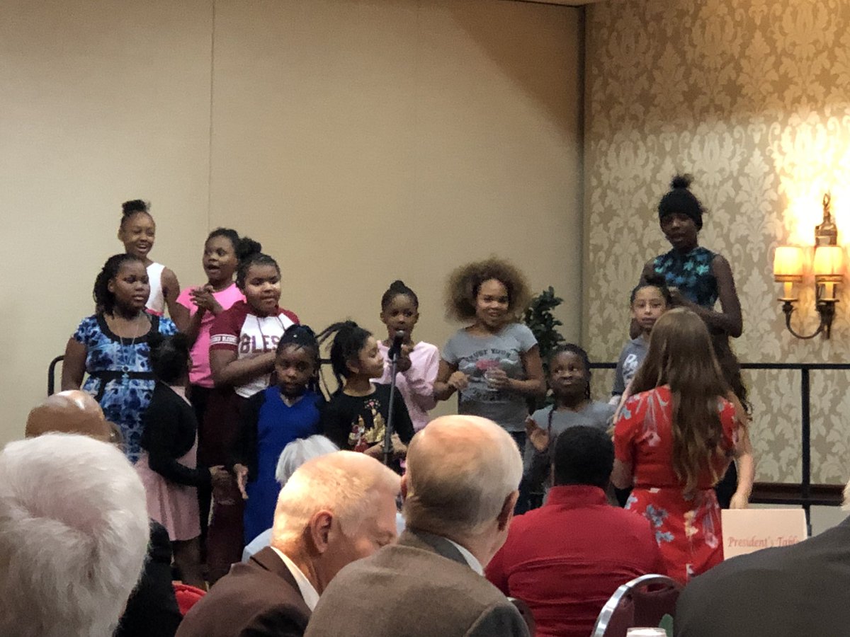 peterglennon's tweet photo. Our @RochesterRotary Christmas lunch meeting was made even brighter by these wonderful carolers from #School8 #ROC https://t.co/ECJ5tuo6L4