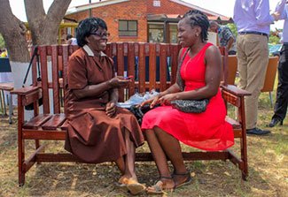 Fogarty_NIH's tweet photo. #10 of the top #GlobalHealth research stories of 2018 from Fogarty/#NIH: Low-cost #MentalHealth innovation @friendshipbench enables access to care in Africa &amp; in the US #YearInReview2018 #YearInReview #ScienceHighlights2018 #Fogarty50 https://t.co/cqjmC27x8t https://t.co/xT6jurpyxY