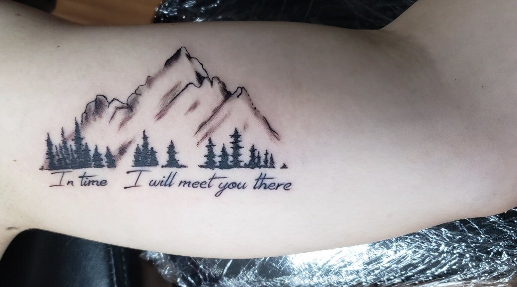 mixie_violet's tweet photo. Watch me from the Green Mountains — In time I will meet you there 💚🍻
“Here’s to feeling good, all the time” #RipKoop https://t.co/KgmBFTVq9S