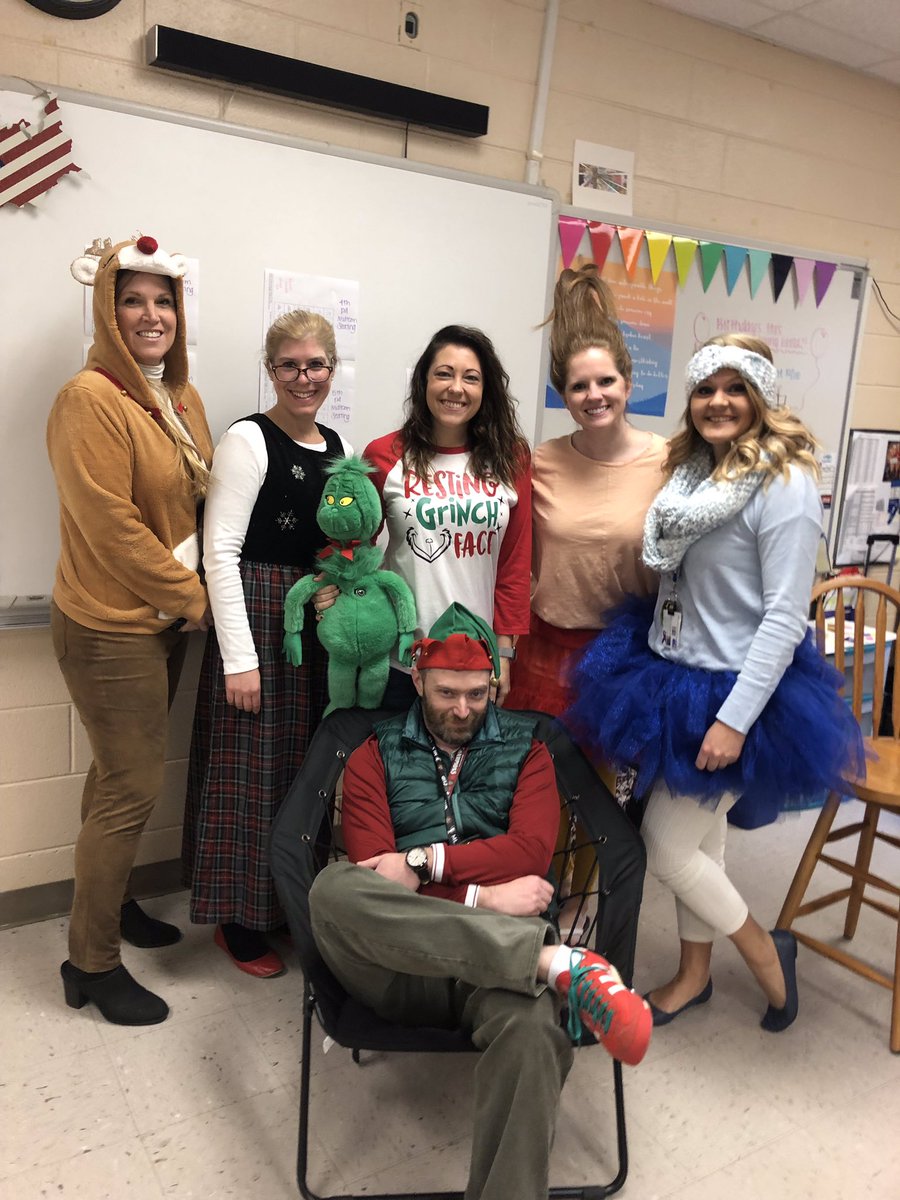 SouthMosaic's tweet photo. Some of our FABULOUS Mosaic team members dressed in their Holiday best❤️💚 Wishing everyone good luck on their Midterms!! @SouthForsythHS @cmacopedia #sofomo #sofoflocked #holidaycharacters https://t.co/znOwOUE0aA