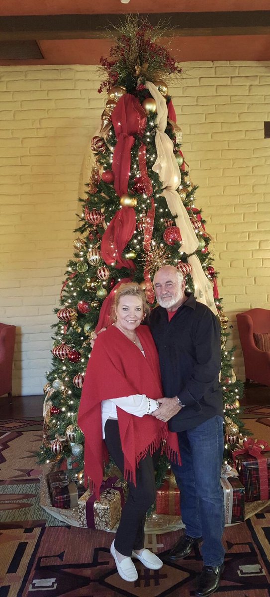 CmdrBond007's tweet photo. Wishing everyone a very Merry Christmas &amp; a Happy New Year ! https://t.co/KTj3fnzGX7