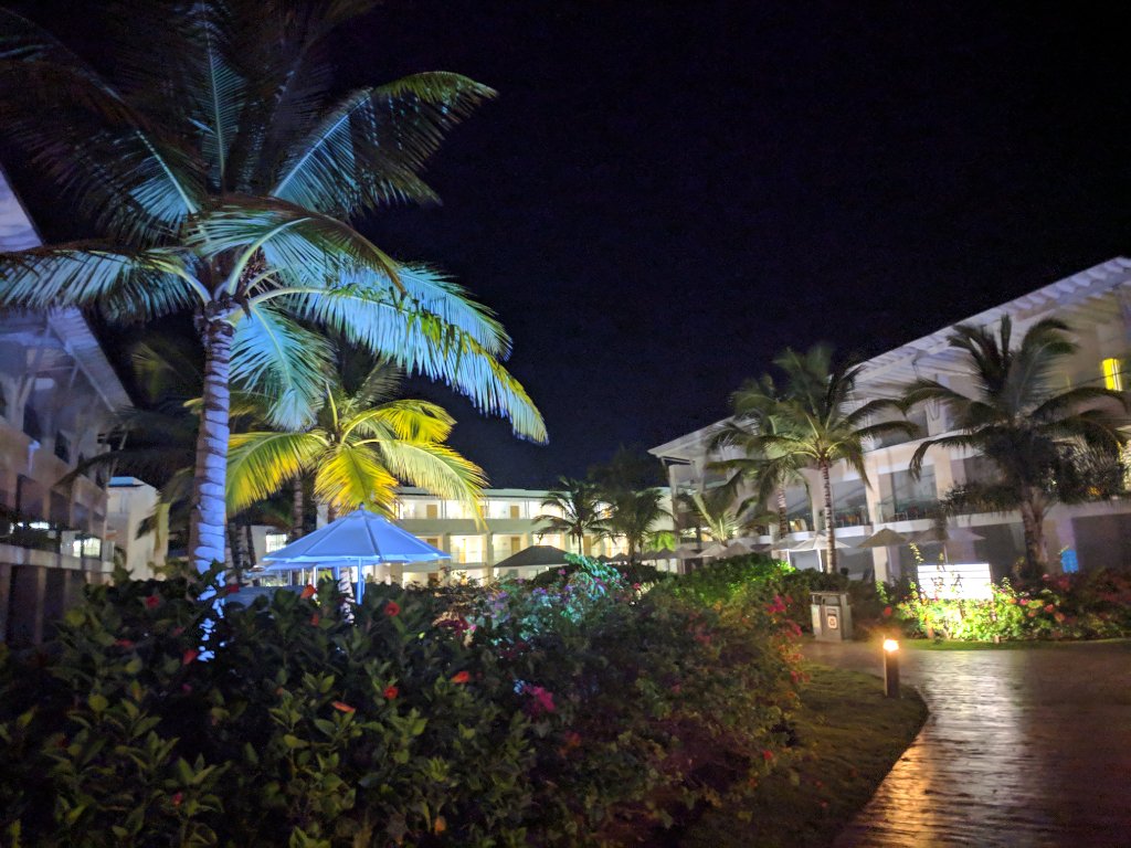 when you're on vacation and can't sleep...
at least the gym was open!