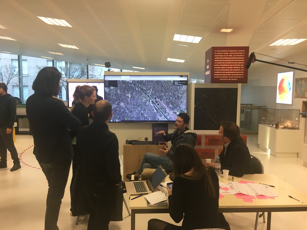 IGNFrance's tweet image. Retour en images au #Géoroom de l'IGN hier, sur la 7e journée des Explorateurs du #numérique organisée par @GrandParisMGP pour les #collectivités de la @MGPintelligence nous étions ravis de les recevoir !