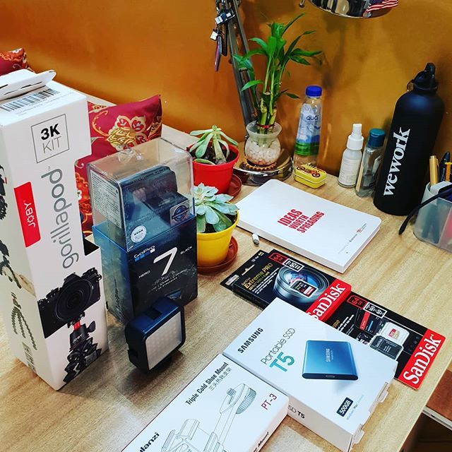 skiy7's tweet photo. #portable #anywhere #videomaking #gear @jobyinc #gorillapod #3k @gopro @goproin #actioncamera #goprohero7black @samsungindia #t5ssd @sandisk @sandisk_india #memorycard #sdcard #microsd #ulanzismartphonerig https://t.co/vA2zdVCoaI https://t.co/RkGFgHDl1e
