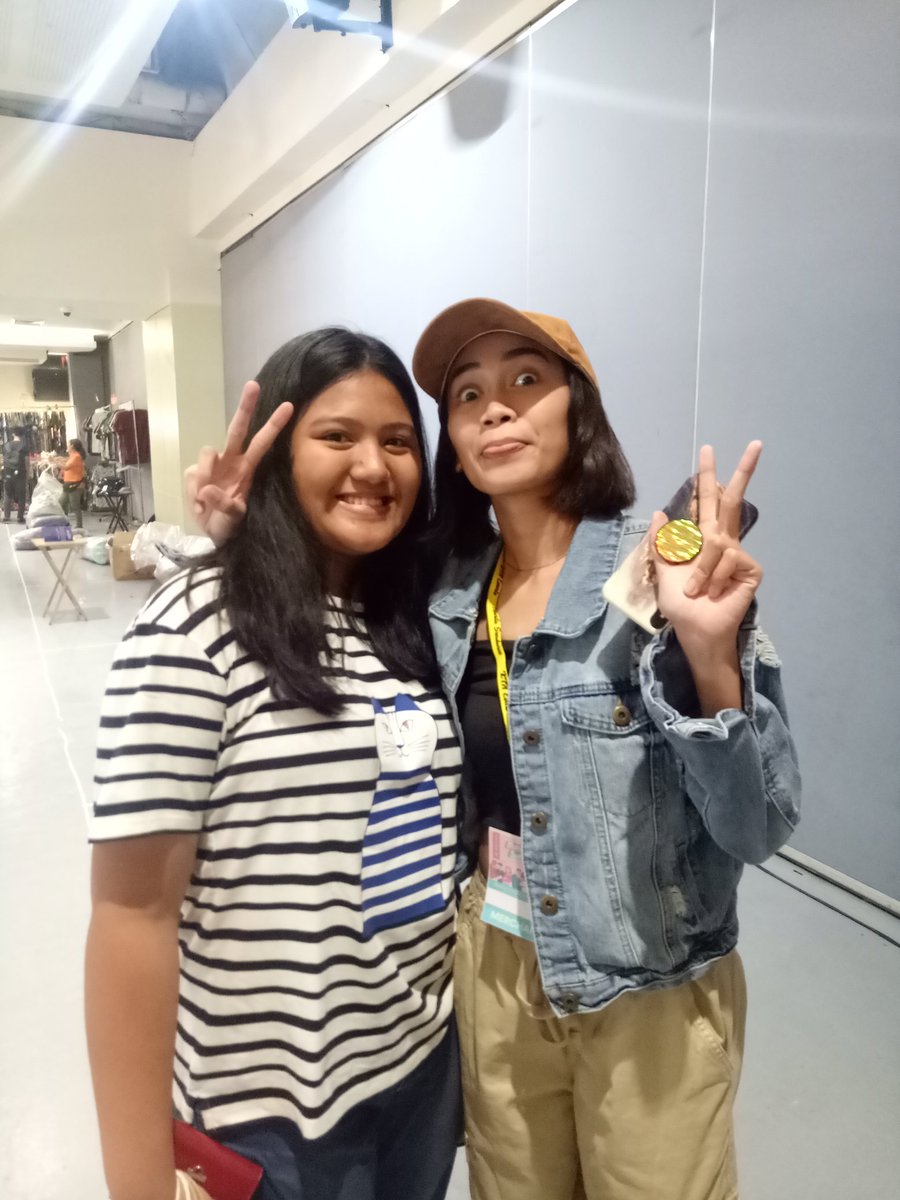 aryanabresya's tweet photo. @phamswing HAI ATE PAM! Di ko inakalang makikita kita kasi laging sa E. Rodriguez yung m&amp;g mo :(( PERO DAHIL SA @ManilaSundance NAKITA KITA AAAAAAA ♡ I LOVE YOU SO MUCH ATE PAM!! See you uli sa ytff!! https://t.co/Pn9A2j10yw