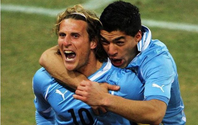 UruguayanHeroes's tweet photo. Lionel Messi receiving his fifth European Golden Boot today is a nice time to remind that only two players have been able to beat Messi and CR7 to the prestigious topscorer award.

Both are Uruguayan.

Diego Forlán in 2009
Luis Suárez in 2014 and 2016

Special, very special. https://t.co/MidrIVohVF