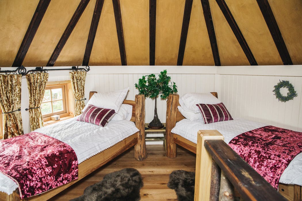 ✨Wow! 😍The Tree House at Mill Farm looks truly magical. This luxury accommodation enjoys panoramic views over #Wiltshire's rolling countryside. Book your #fairytale holiday on the link below!✨

🛏️ Sleeps 1-6
theholidaycottages.co.uk/Wiltshire/16295

#Treehouse #DreamHome #MagicalPlaces