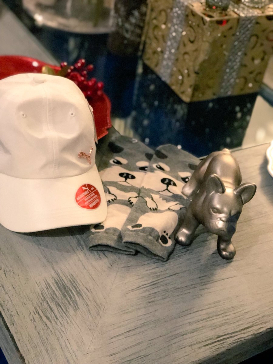 CaroAguilar's tweet photo. Gracias a los siempre especiales @Zinnia_co y @AbdyW por nuestros regalos tan cool 😎 #29LHT https://t.co/pIU4Toz74G