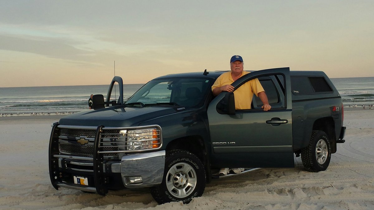 lockeautodiesel's tweet photo. Do you enjoy evening strolls on the beach? Evening drives in a truck? How about evening drives on the beach, by the ocean, in a truck? We think the Rossell’s have the right idea this winter. We’ll see you next spring! #lockeperformance #settingstandardstoexceedexpectations https://t.co/6txOVDnNhV