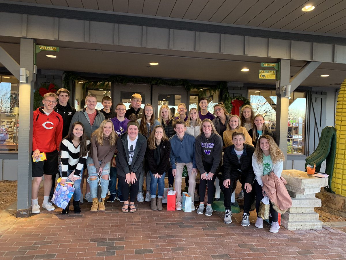 WaukeeStuCo's tweet photo. The Student Council had a great time exchanging gifts at The Machine Shed this morning! We hope you guys are all super excited for Holiday Break! Only 4 more days, finish strong! https://t.co/gk5UsmMmYE