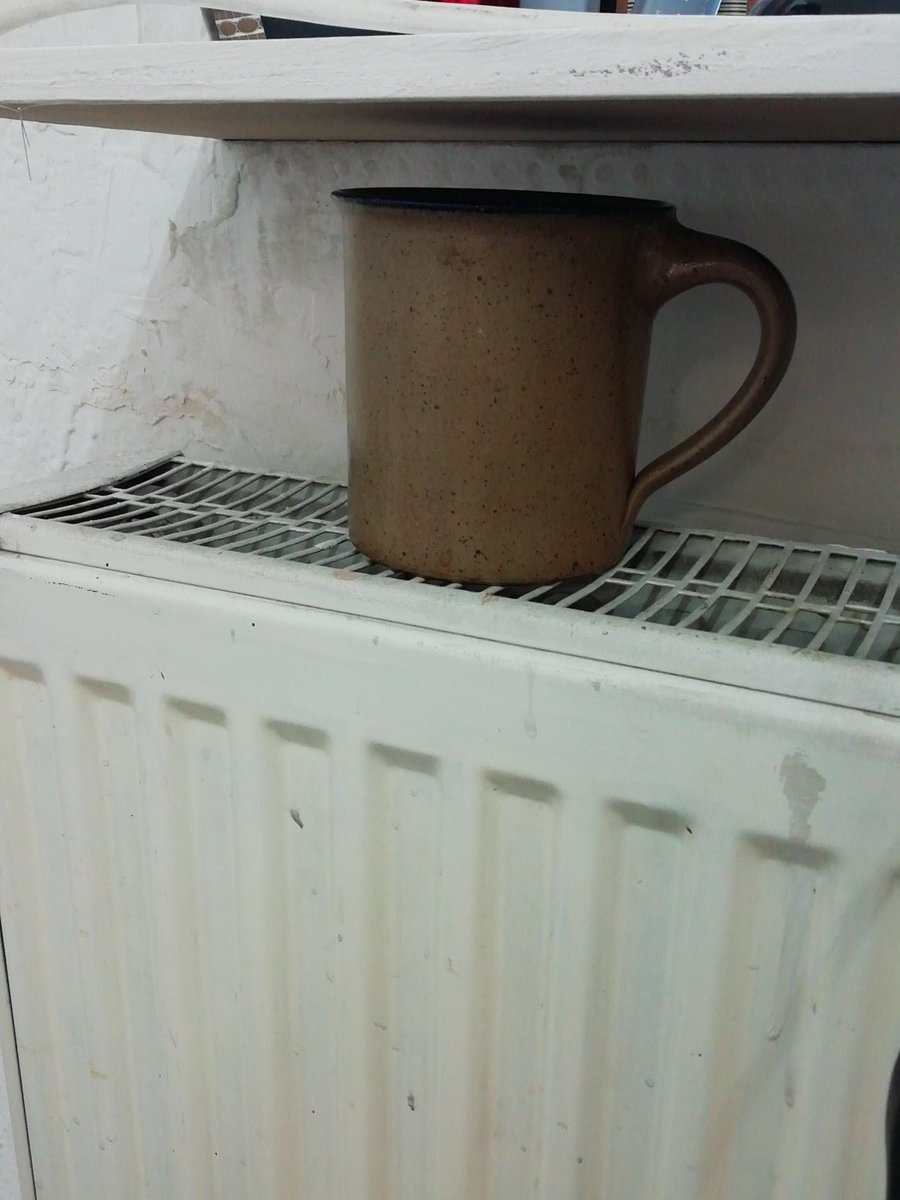 ArtMelissaa's tweet image. I hope this will keep my coffee warm... #coffeeproblems