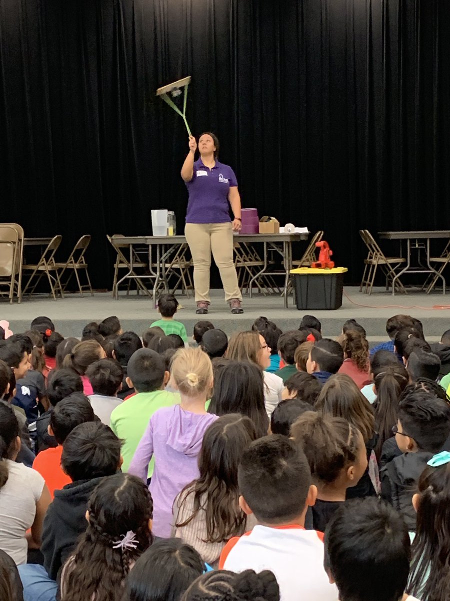 MrsBaconKinder's tweet photo. We are learning all about invisible forces this morning thanks to Sci-Tech! #thompsonisexcellence #newtonslaw #CFBISDscience https://t.co/GQmXnHMF6t