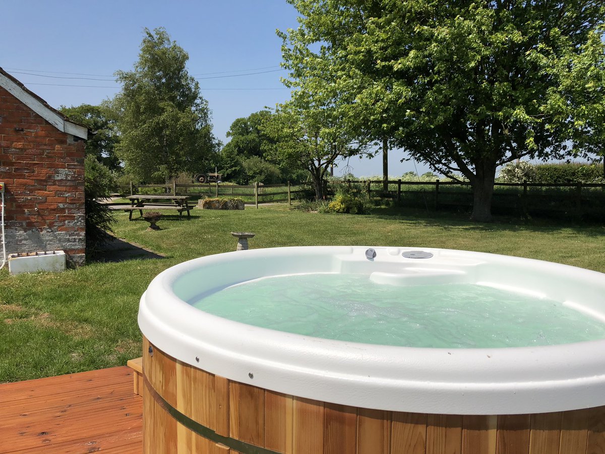 Looking forward to 2019! Many new additions to enjoy such as the Mill Farm House jacuzzi! Oh yes!! 😉💦

#luxuryholiday #Glamping