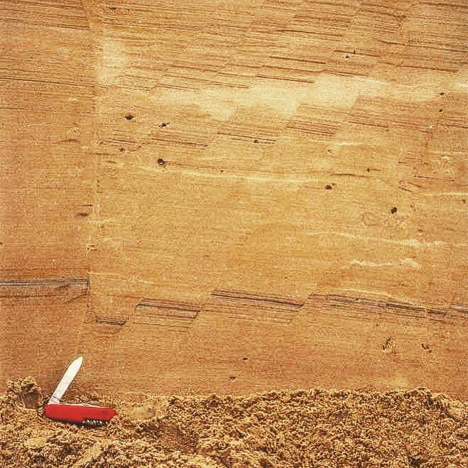 BritGeoSurvey's tweet photo. For #TectonicTuesday we have an image from a cliff section, near Corton Village in Suffolk. The image shows #microfaulting in Corton Sands. The sands contain fine carbonaceous laminae which are offset by a series of normal microfaults. For more images see https://t.co/BOkJ8HtEQm https://t.co/NdH5MRIRbl