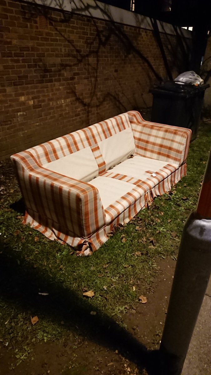 AC4evry1's tweet image. For sale - one sofa (Slough UK) open to offers, be quick #forsale #forsaleuk #sofaforsale #wanteduk #selling #bargain
