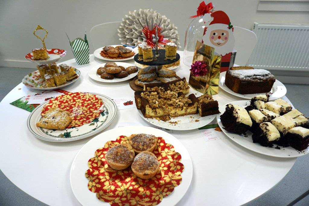 BAKE SALE | The Power of Cake whereismyteaspoon.com/2018/12/18/bak…