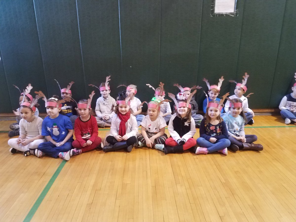 HF_Whitman's tweet photo. Holiday Sing Along at the KC. #HFTigerPride https://t.co/GmMfPz96en