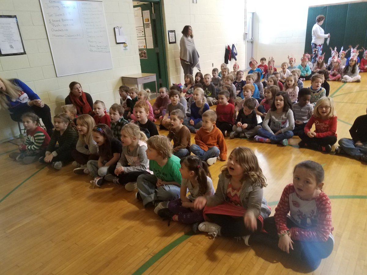 HF_Whitman's tweet photo. Holiday Sing Along at the KC. #HFTigerPride https://t.co/GmMfPz96en