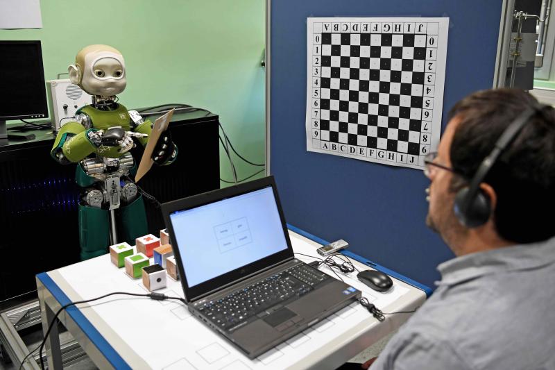 Pas si simple d'apprendre à lire dans le regard des robots > le @GipsaLab s'y aventure larecherche.fr/intelligence-a… v/ @maglarecherche #AI #Robotique #communication
