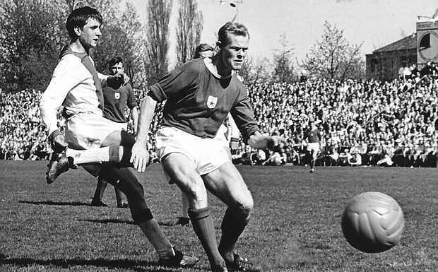 RonaldKoeman's tweet image. Five years ago my father passed away. Hard to miss you, everyday, always.
-
Vandaag vijf jaar geleden overleed mijn vader. Nog elke dag zwaar om je te missen.