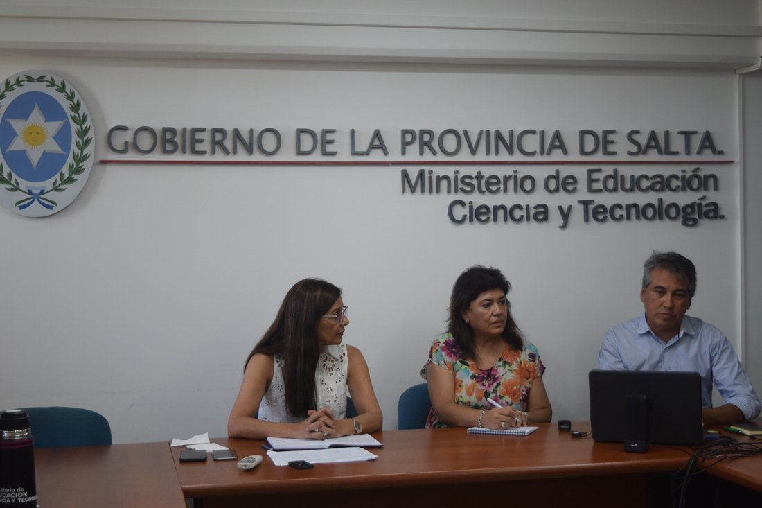 fedexdada's tweet photo. Balance positivo de #ConectadoSalta 2018: capacitamos 2500 personas en convivencia digital, grooming, ciberbullying, sexting y ciberseguridad.
Y junto a @aniberruezo acordamos profundizar acciones y políticas de ciudadanía digital y prevención. @UrtubeyJM https://t.co/FxTZkTCO8H https://t.co/gemKjImcWq