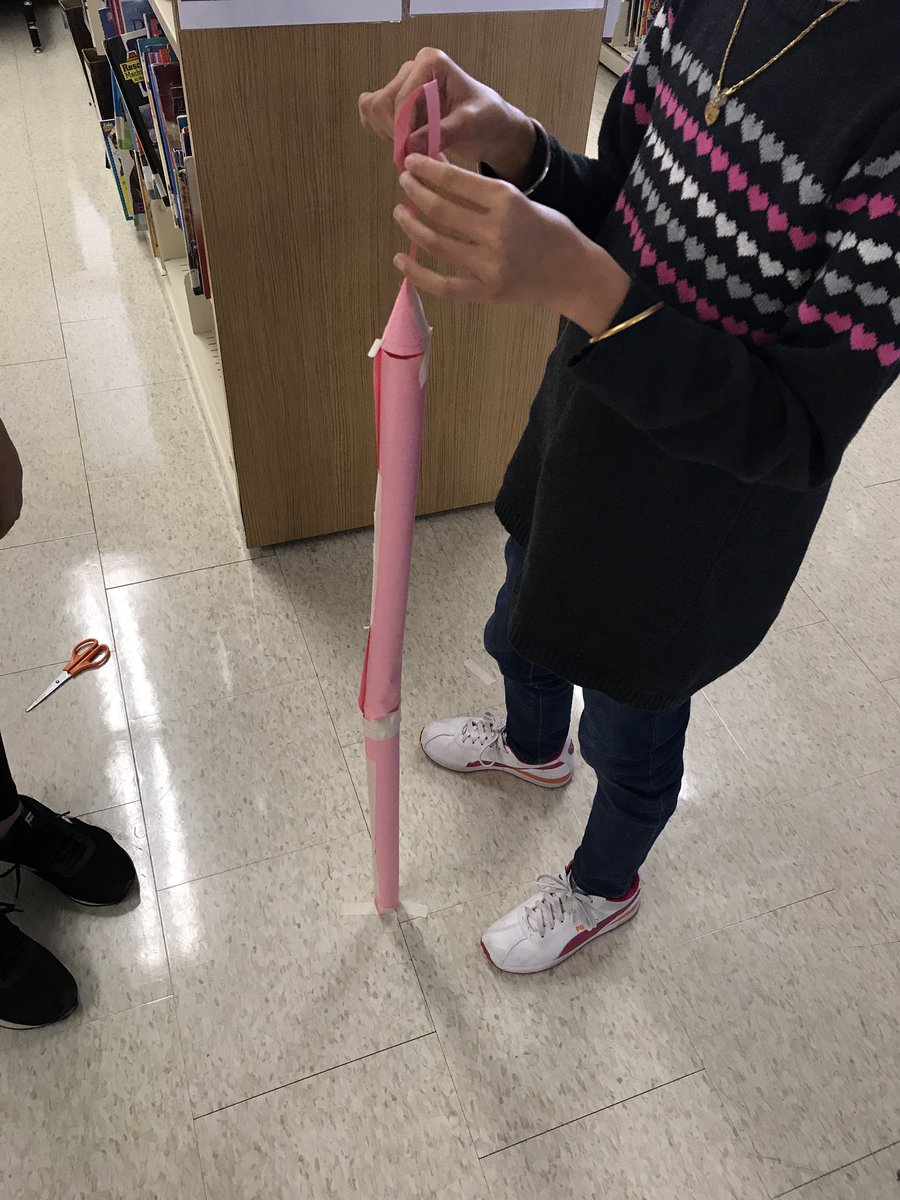 LarkspurLibLC's tweet photo. Ms. Brown’s class is rocking our paper tower design challenge. #Peel21st #LarkspurGeniusCart #MakerSpace #makered #designinquiry @LarkspurPS https://t.co/Fz3VkNeR6M