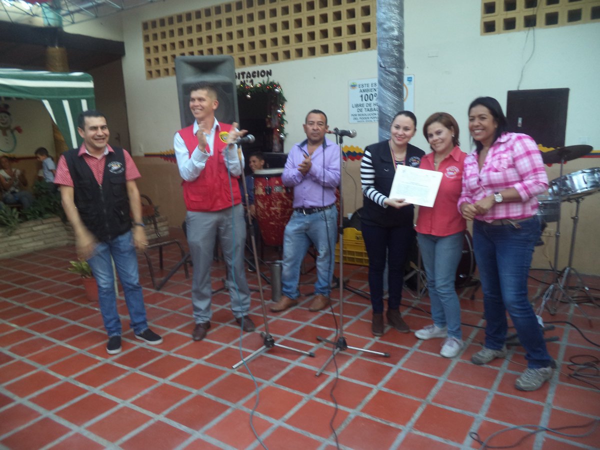crsbarquisimeto's tweet photo. Reconocimiento a la Delegada @marysole26 por su extraordinario desempeño y cierre de la actividad del parrandón! Feliz Navidad! @mspenitenciario @irisvarela @POSPENITENCIARI @65Leudi @DSCRCO @pili2021 @ler1972 @mirelct @DHumanosMPPSP https://t.co/AVdY1DGPa3