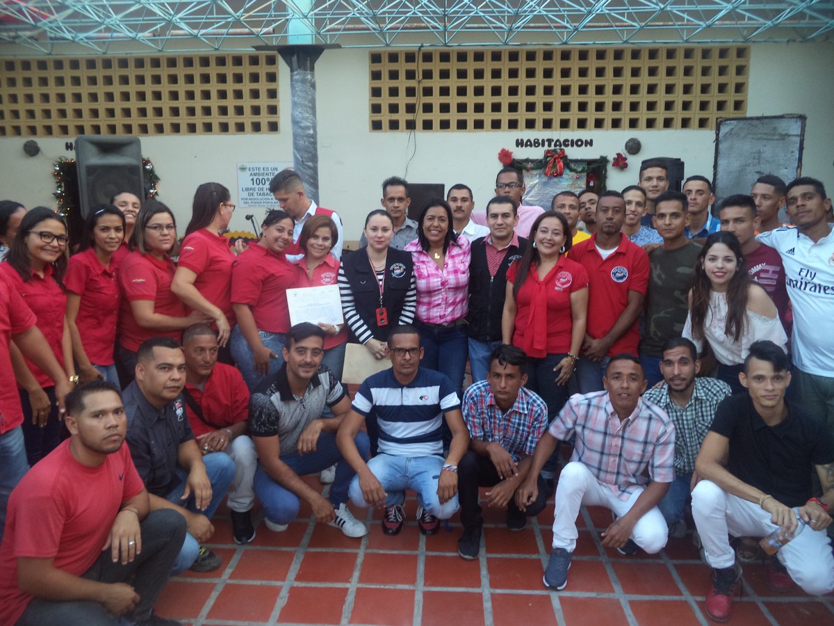 crsbarquisimeto's tweet photo. Reconocimiento a la Delegada @marysole26 por su extraordinario desempeño y cierre de la actividad del parrandón! Feliz Navidad! @mspenitenciario @irisvarela @POSPENITENCIARI @65Leudi @DSCRCO @pili2021 @ler1972 @mirelct @DHumanosMPPSP https://t.co/AVdY1DGPa3