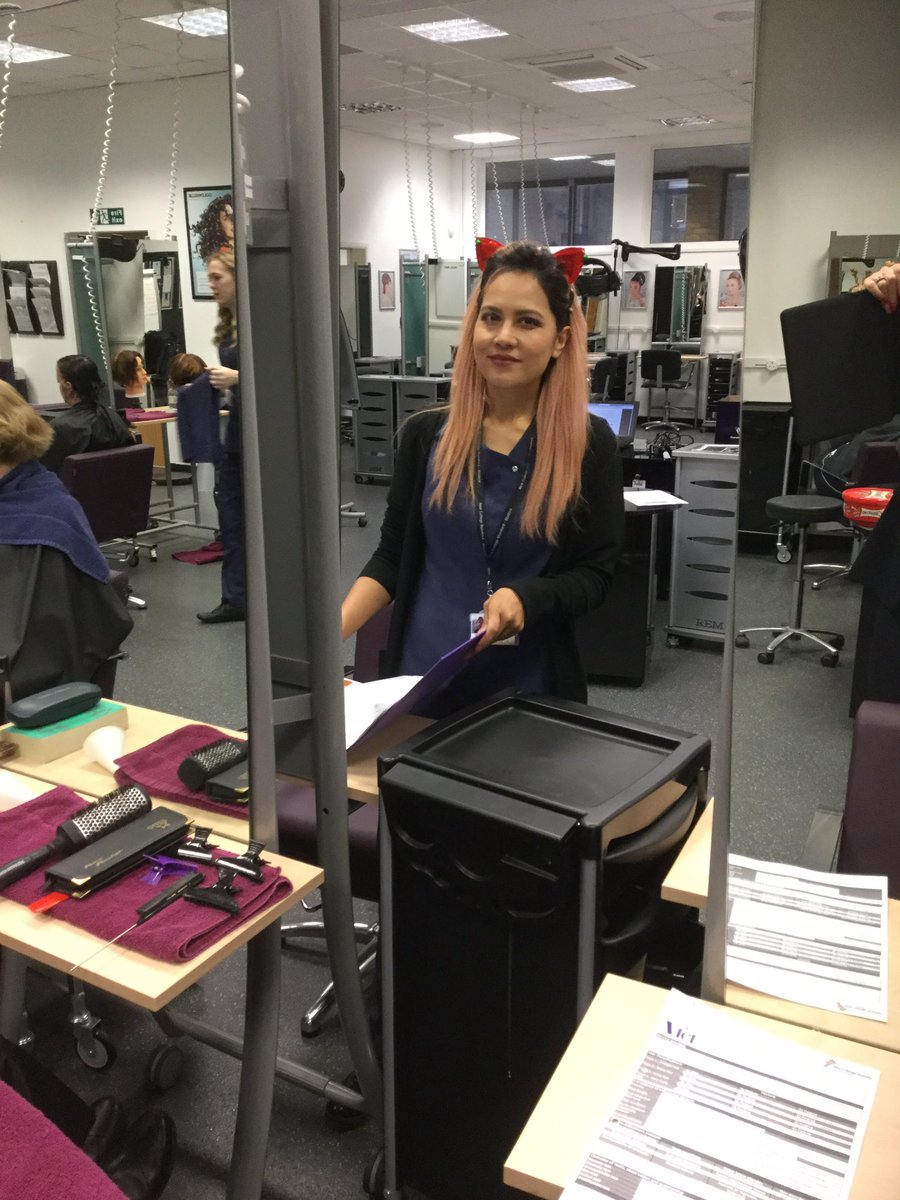 emmasfoxes's tweet photo. Level 3 hairdressing students demonstrating there amazing skills in a busy Christmas salon @NewCollegeStamf https://t.co/1orgjxBoZa