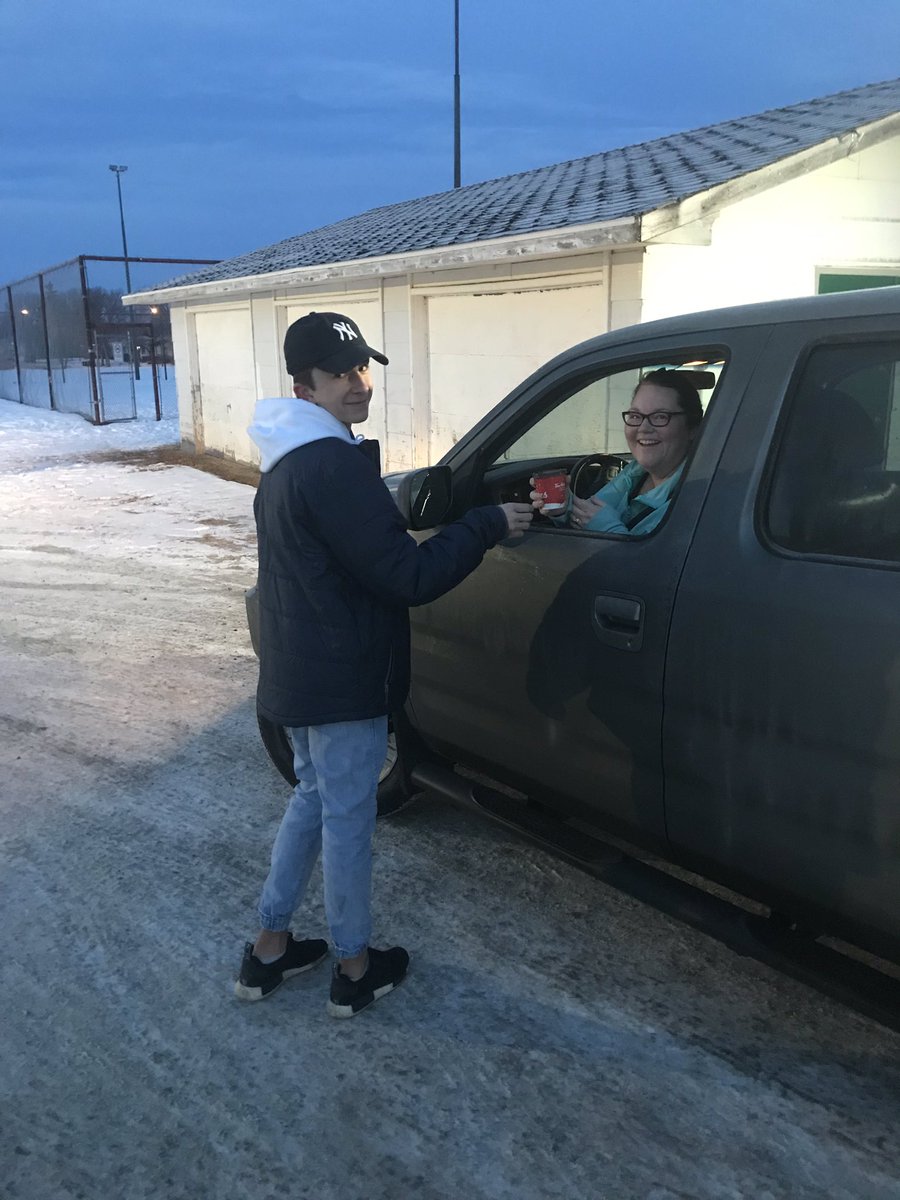 MartinAcademy_'s tweet photo. It was an early morning for our Hockey Academy staff &amp; students! As a thank you to our hockey Academy parents our students served @TimHortons coffee to help start their day! https://t.co/lrezCXiI5Y