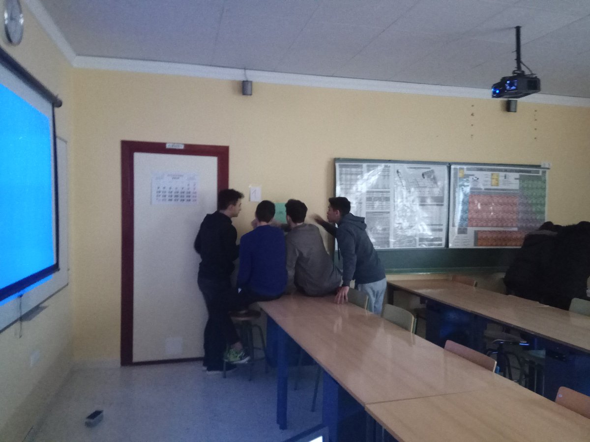 isamvr's tweet photo. Scape room del laboratorio de física y química para los 1bach de ciencias en el @IES_LosRemedios ,@MerloCano @isagondel https://t.co/mIVylk3SjN