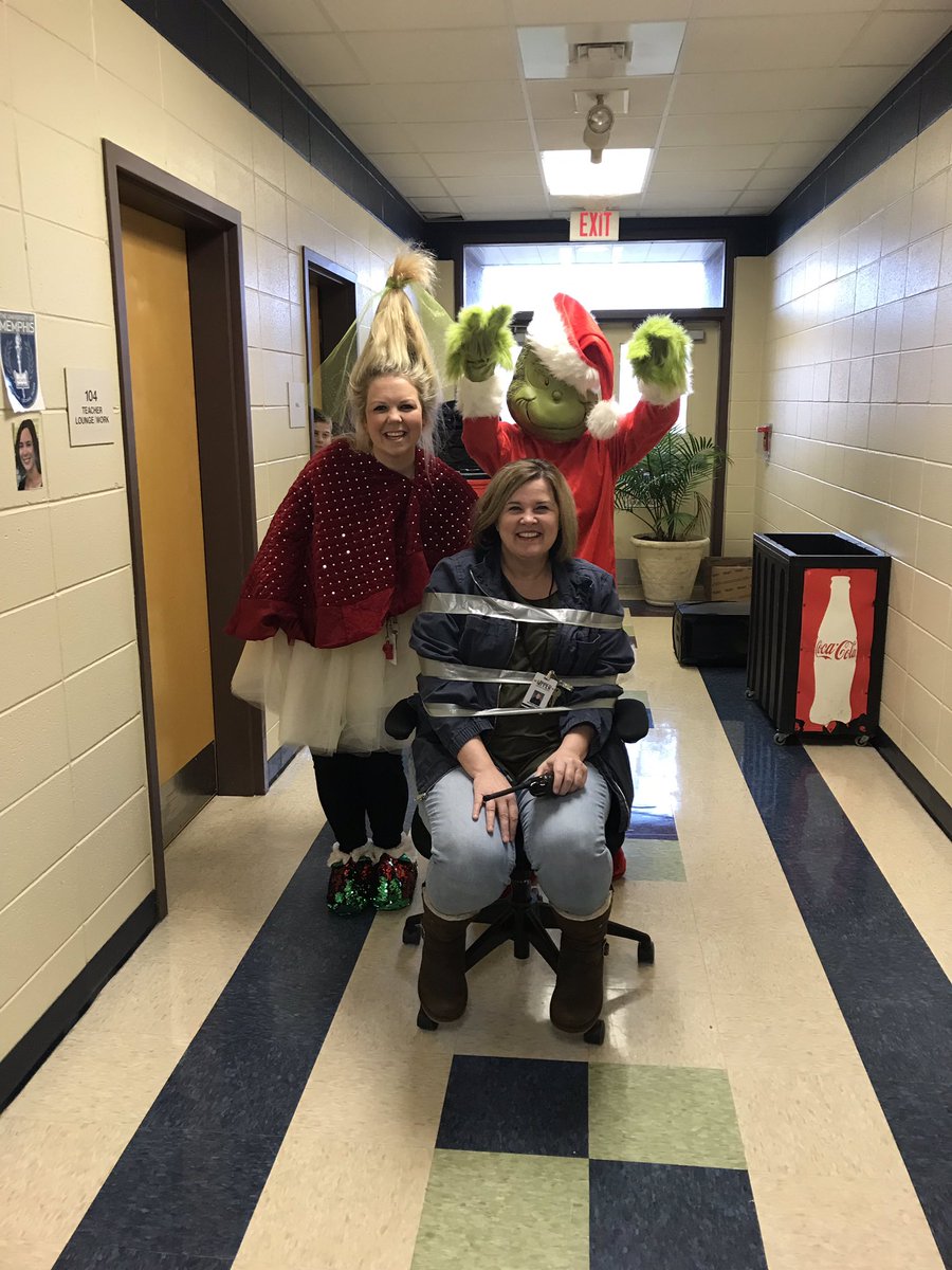 Lamar_Co_Supt's tweet photo. Tacky tossed it’s cookies at Oak Grove Upper!! Teachers went all out decorating. It’s amazing what teachers will do for a “regular” people lunch and a jean day! @LamarCoSchools @oakgroveupper #As1LCSD https://t.co/c2fkBmWxAD