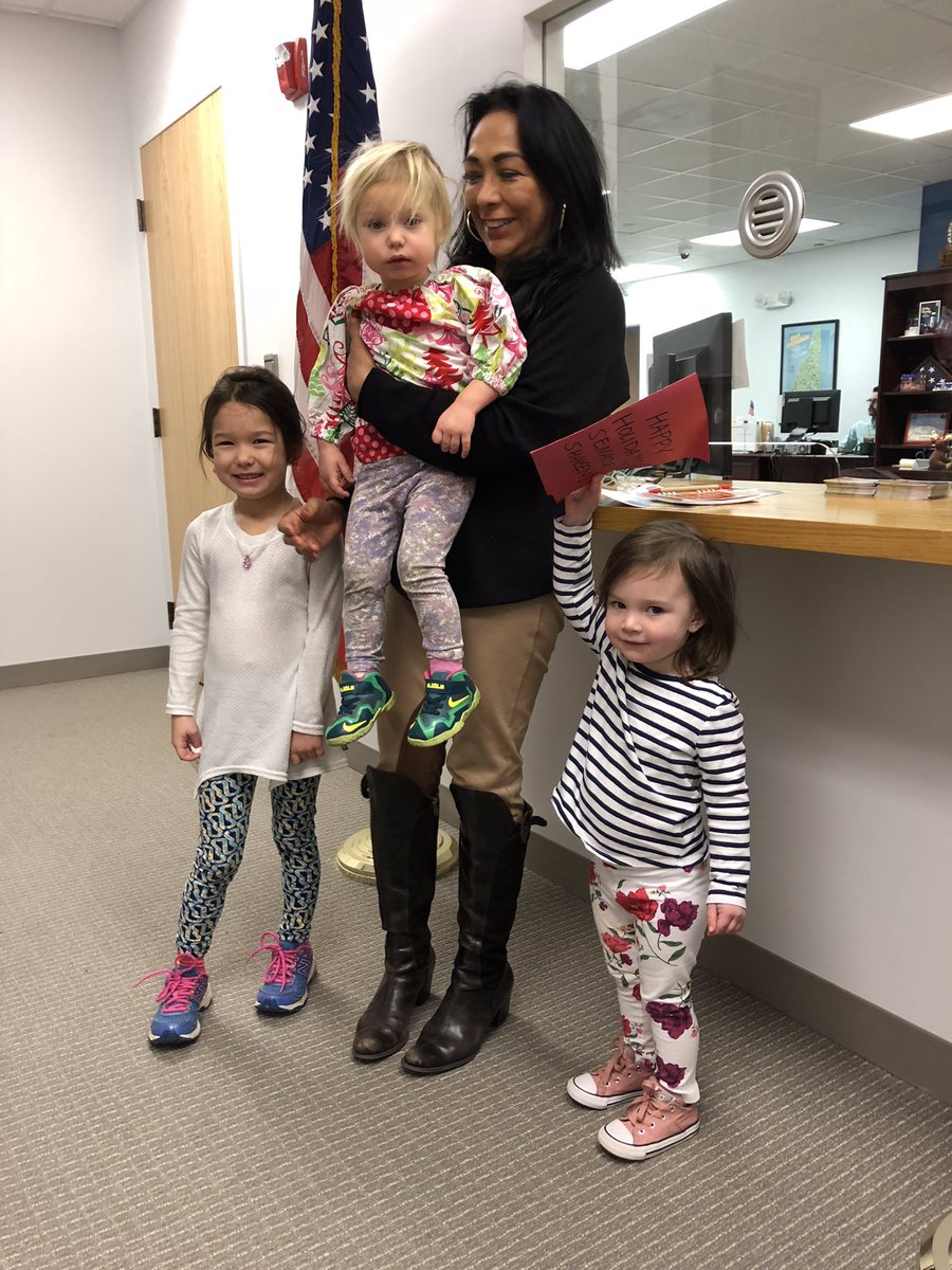 CleanAirMoms_NH's tweet photo. #Cleanairkids brought holiday cards to @SenatorShaheen’s Manchester office today to say thanks for fighting for our health! We look forward to working with her in the New Year to protect clean air and water! #cleanairmoms #nhpolitics https://t.co/GCTT5fxuak