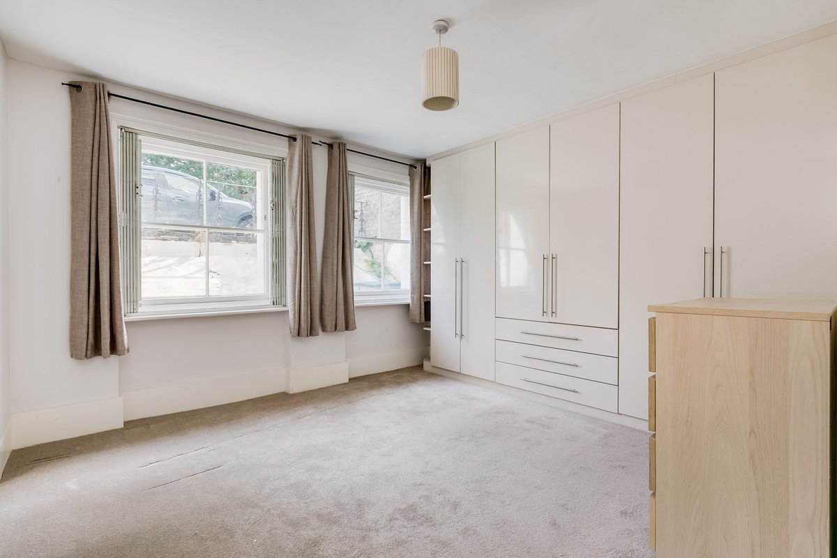 *Great location* 2 bed, stones throw away from Putney High Street £499,950

chestertons.com/property-to-bu…