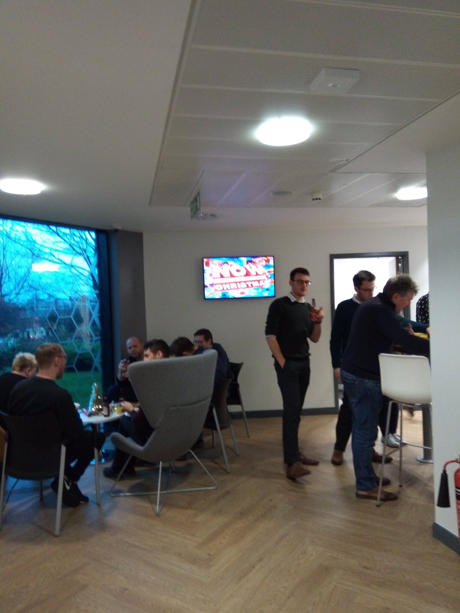 Christmas Lunch going down well <a href="/GheadIBC/">Gateshead IBC</a> 🎄🎅🤶