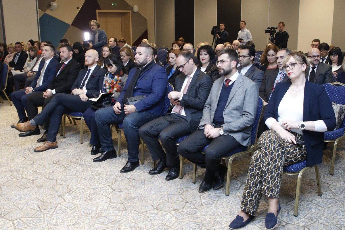italyinbih's tweet photo. Congratulations to #FerrettoGroup for recognition by @FIPA_BiH among best foreign #investors in #BiH, offering new jobs also w/ contributions from #Italy @SACEgroup.All employees,including director #DzemalKlepić, are BiH citizens w/ great ideas.Thanks for your contribution! https://t.co/FAQMXhhE7k
