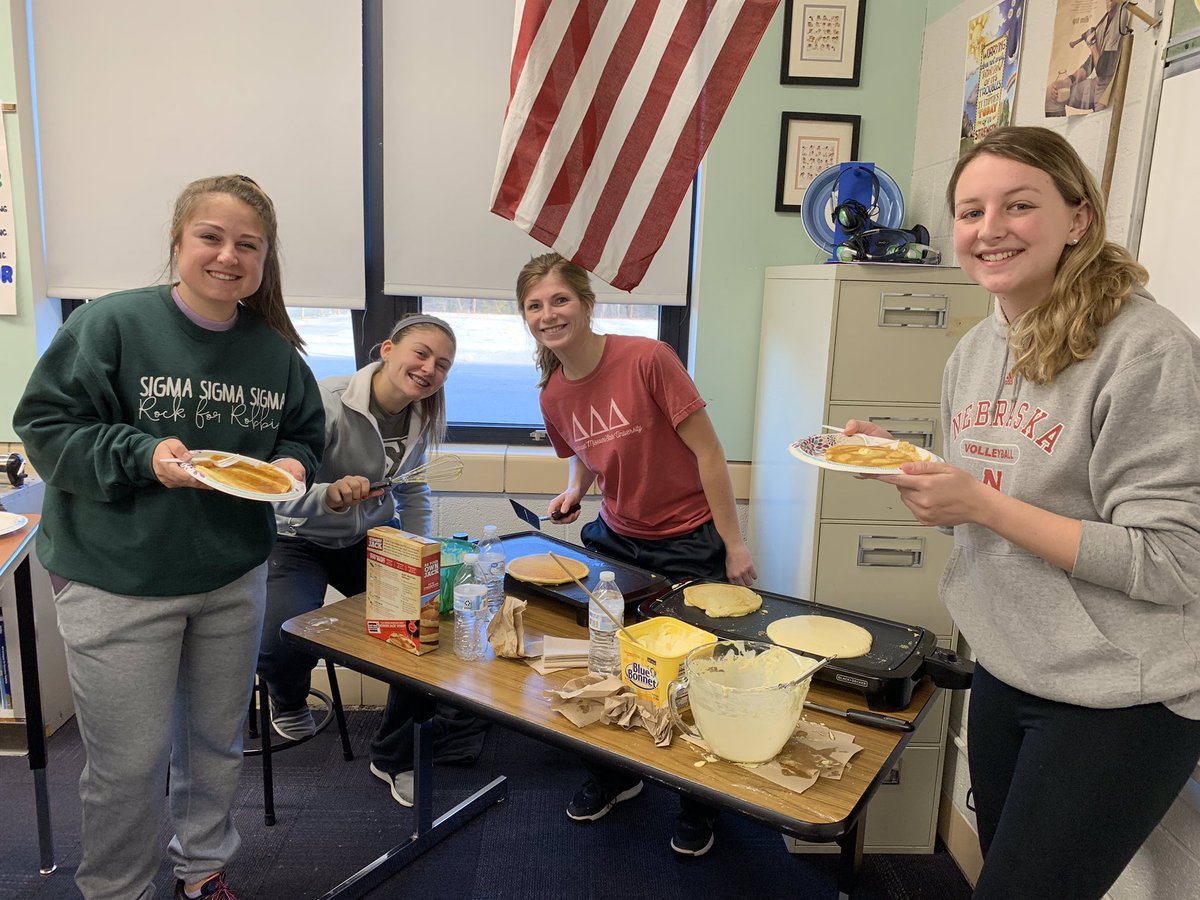 fish_fisht's tweet photo. HUGE SO to these Hilah Kenz Alyssa &amp; Hannah for helping me surprise my advisory with a pancake breakfast this morning!! #alwaysabluejay #stillteachingcollegekids #howtomakepancakes 😊🥞LOVE LOVE YOU GIRLS! 💙@DanbyRT https://t.co/oh3RAHBBEi