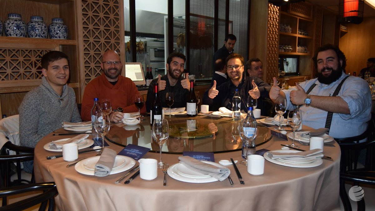 PDMFC's tweet photo. 🎅🏻 Feliz Natal e um Excelente Ano Novo! 🥂
#25years #developing #wishes #jollychristmas #luckynewyear #juntossomosmelhores #2019 #pdmers #christmasdinner https://t.co/cSXbEv6LaS