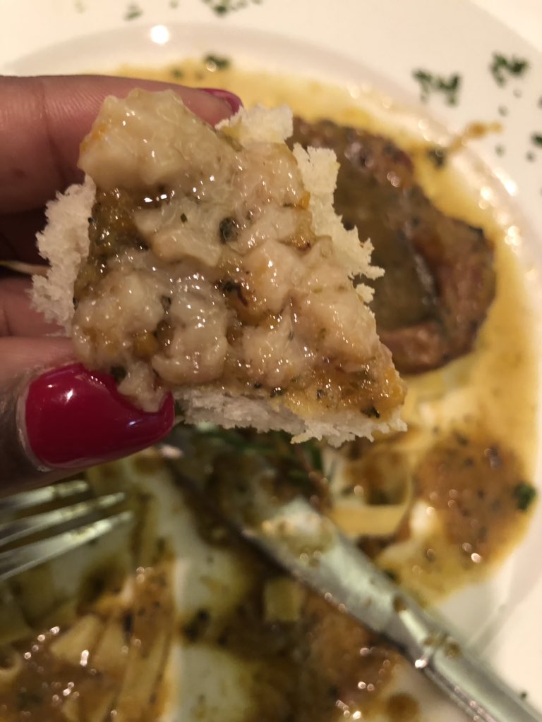 nombonisogasa's tweet photo. #FoodRituals Once a year, I go to my local Italian restaurant for Osso Buco & pasta. The highlight is cholesterol heavy marrow on a piece of bread😋Happy Holidays! 🥂 https://t.co/kbA0H5e8c0