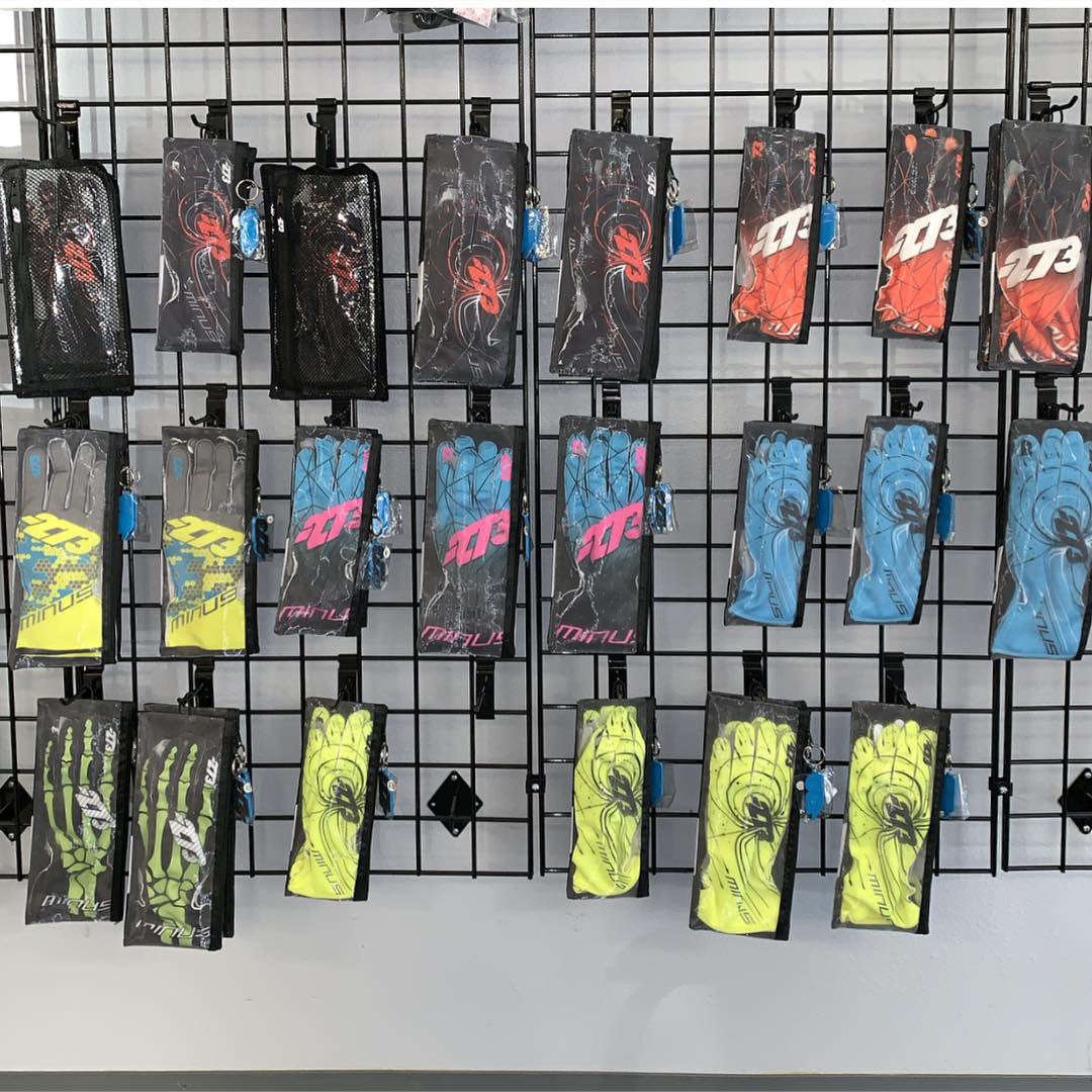 Check out our freshly stocked -273 gloves! All available sizes &amp; styles are available on our website with free shipping &amp; will get to most locations before the holidays! franklinkart.com/driver-equipme…