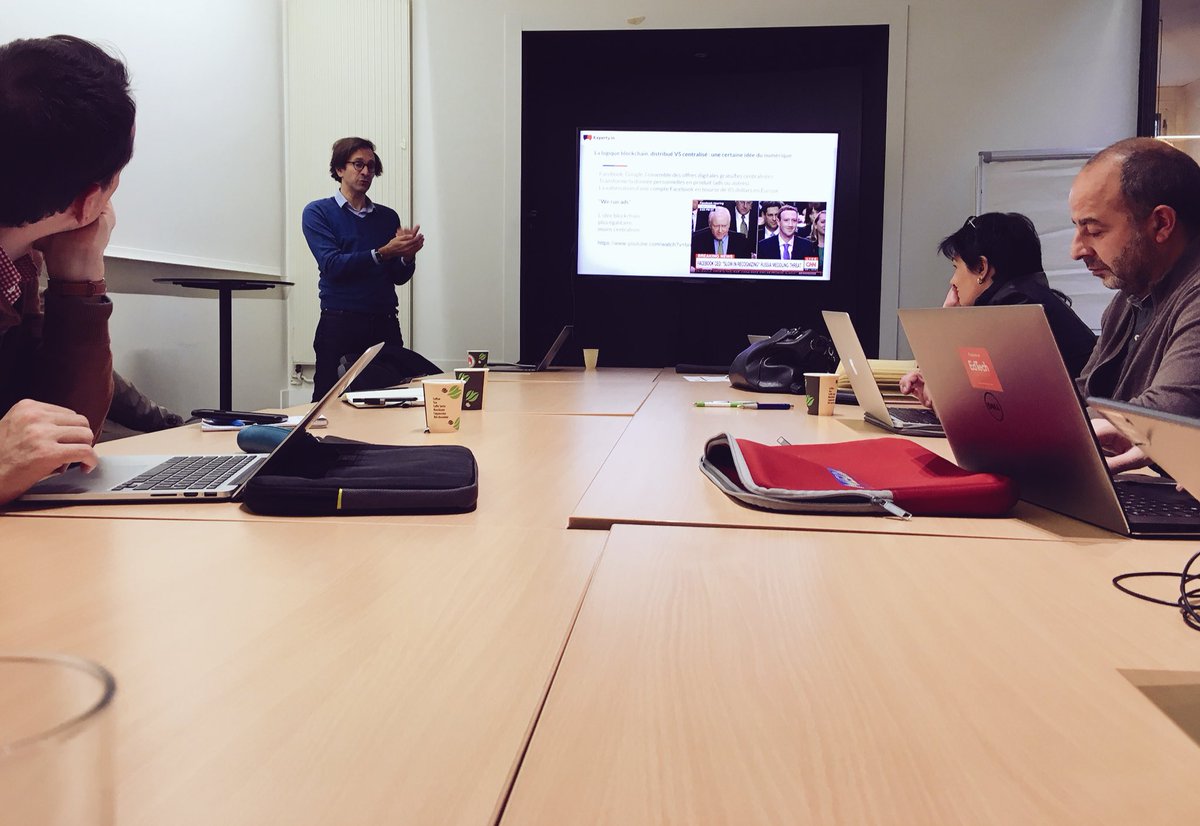 Cap_Digital's tweet photo. « La révolution amenée par la blockchain c’est l’automatisation de la confiance dans le monde du digital » Cet après-midi @gregoirebt de @experty_io est dans nos locaux pour animer la formation #CapCampus sur la #blockchain 🔑 https://t.co/DgUmhwn2P7