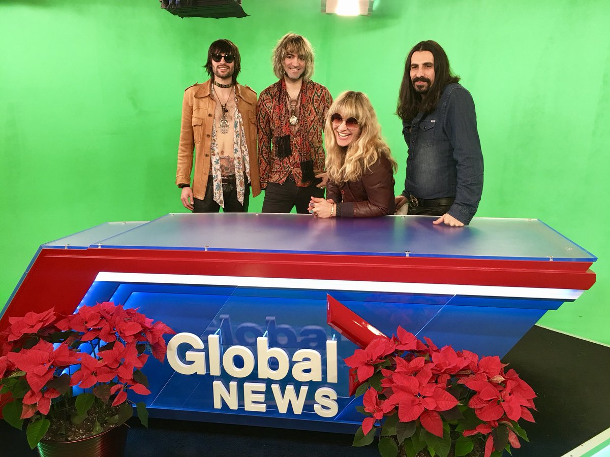 THEDAMNTRUTH_1's tweet photo. Thank you so much to @Global_Montreal &amp; @La_Casella for having us come talk about our new vid #devilishfolk by the amazing @MikaelTheimer in support of @_danslarue ✌🏻❤️ Happy Holidays🎄 

@leisamontreal @talaradam 😘 https://t.co/UL1ngTNDsk