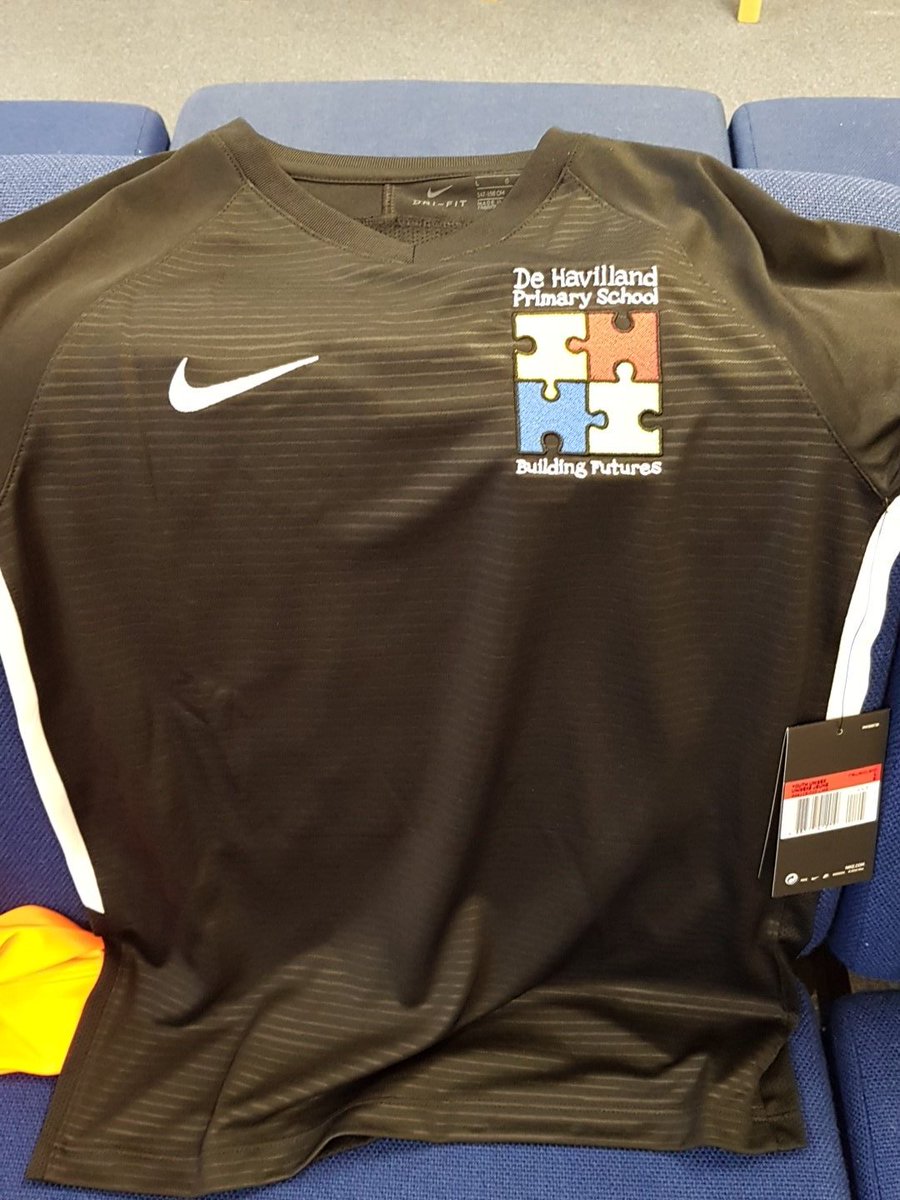 DeHav_Sport's tweet photo. Father Christmas has come early 🎉🎁 new football kits have arrived 🎉🎁 https://t.co/FxrpaB1fG6
