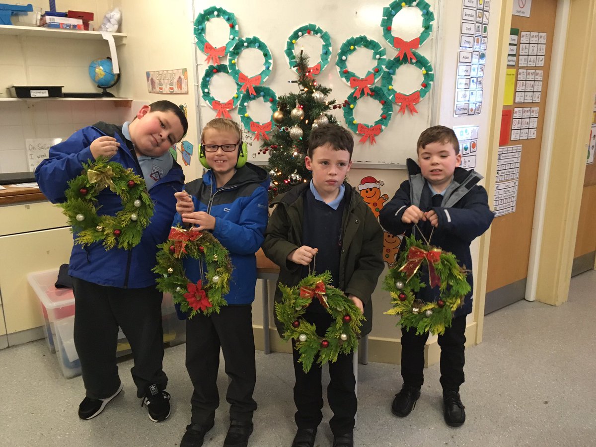 AbbotsLeaSchool's tweet image. Spain Class @AbbotsLeaSchool have made Christmas Wreaths using materials from the school grounds #OutdoorLearning #changinglivesthroughlearning #christmas