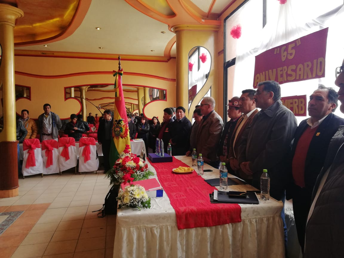 MinTrabajoBol's tweet photo. 65 Aniversario de la Confederación Nacional de Maestros de Educación Rural de #Bolivia.
Participan el Ejecutivo #COB Juan Carlos Guarachi, Freddy Mamani Ejecutivo #CONMERB, Héctor Hinojosa Ministro de #Trabajo, dirigentes de organizaciones #sindicales y #maestros rurales. https://t.co/6PndXvePJp