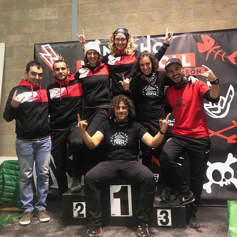 eltron71's tweet photo. Mira que pintada tenemos. El trail team y el Tron. A falta @guzmanpanama y @alberto.g0nz para completar los rockllowers de mis locuras. Gracias amigos. Supongo que se ha pasado de puta maiden.
@eltrentrail #lapeñadeltren #lapeñadeltrentrailteam https://t.co/EKISWMIbjD