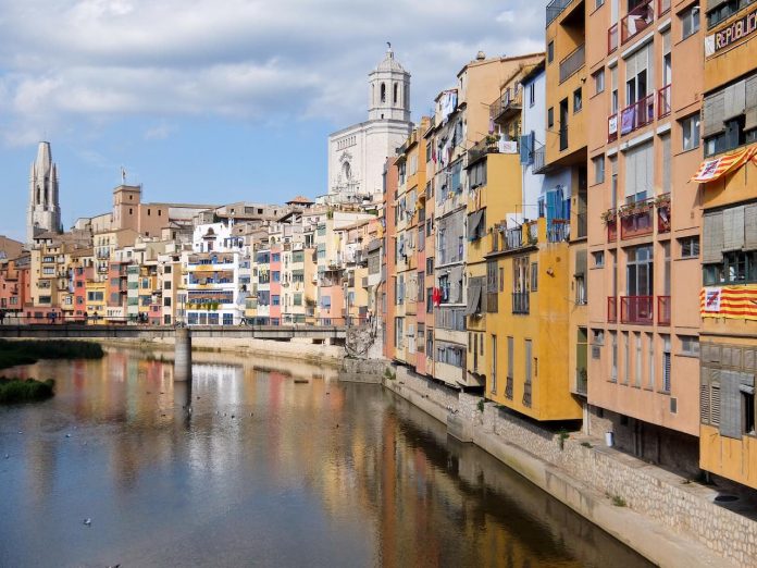 TravelMagazine's tweet photo. The city of #Girona in #Catalonia is ringed by Roman walls and has a rich cultural heritage. 

Venture further and you’ll find perfectly preserved medieval villages and a stretch of the Costa Brava untainted by mass tourism.

Read more ➡️ https://t.co/yDdAysqxWb https://t.co/XJBYFsJOrP